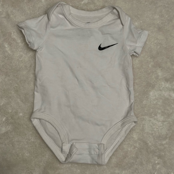 Nike 3M Bodysuit Trio with pants- Tan, White, and Gray - Picture 5 of 6